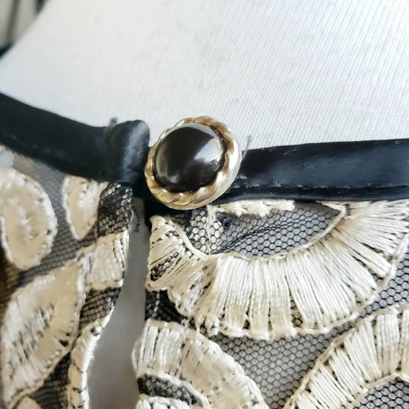 Shift Top /Gold with Black / Embroidery / Medium - Picture 5 of 5